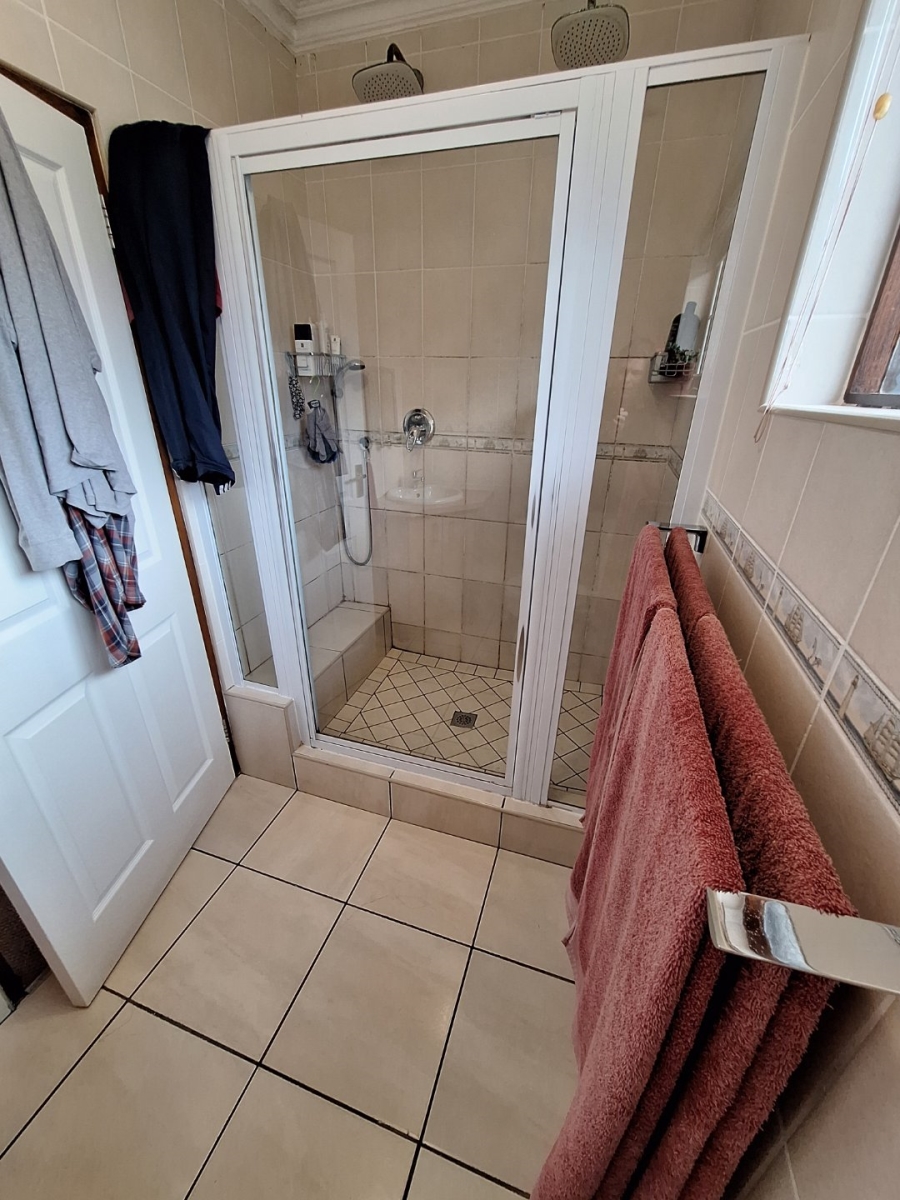 6 Bedroom Property for Sale in Bayview Western Cape